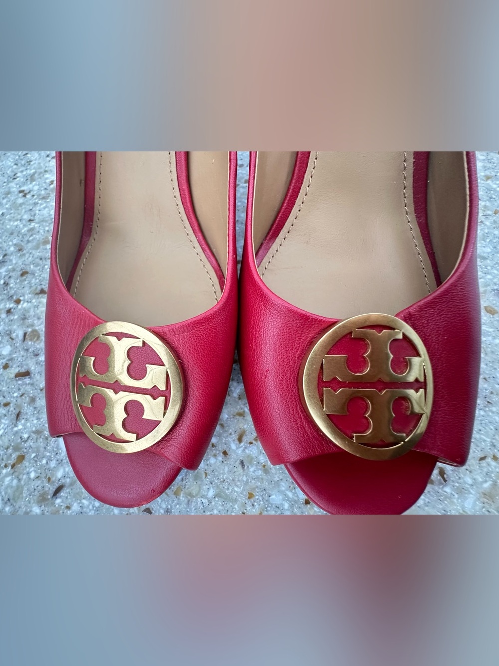 Tory Burch Red Leather Peep-Toe Heels with Gold Medallion size 10 - Picture 5 of 9